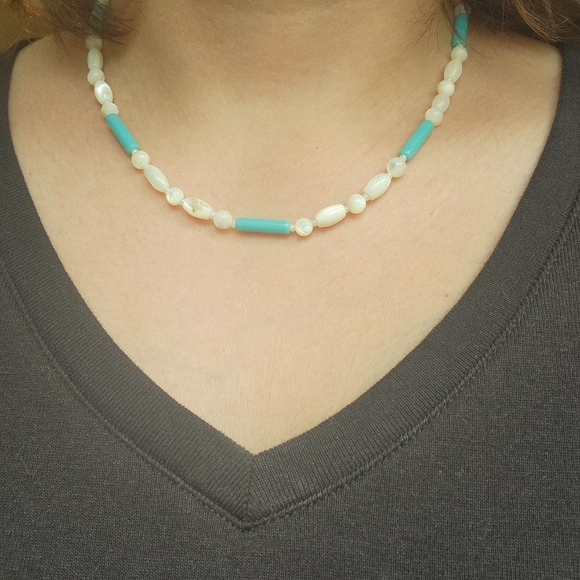 Vintage Dainty Mother of Pearl Shell Turquoise Bead Beaded Necklace - Picture 5 of 7